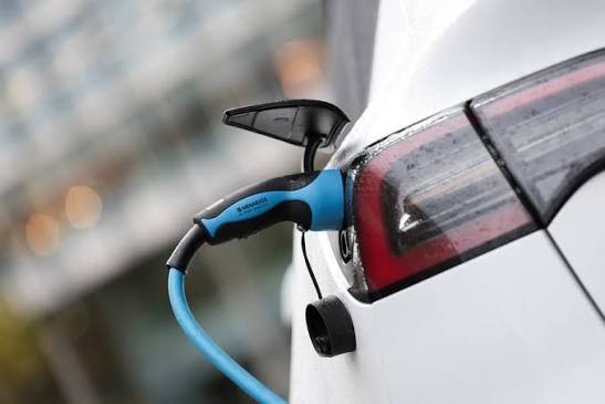 Automakers Embrace Hybrid Strategies as U.S. Car Buyers Seek the Perfect Balance