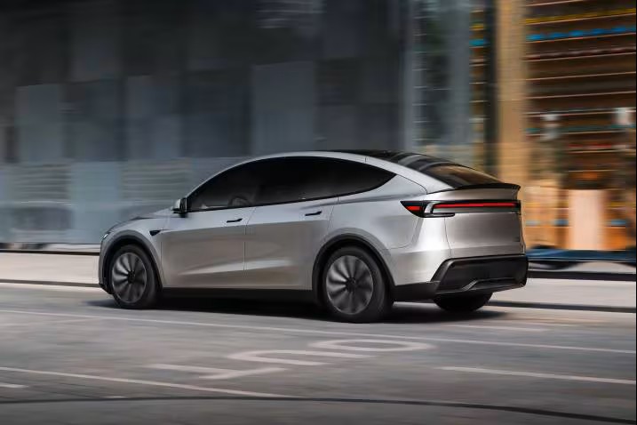 Revolutionizing the Automotive Industry: The Impact of Robotics, Hydrogen, and AI on Future Car Production and Engines